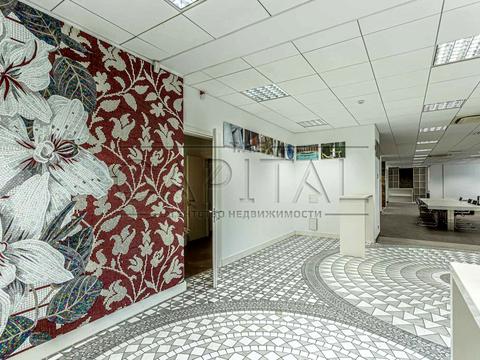 комерційна за адресою Саперно-Слобідська вул., 22