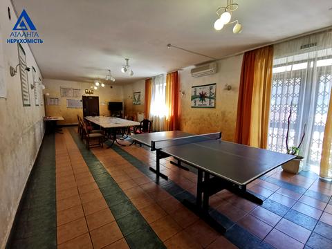 комерційна за адресою Володимирська вул., 72