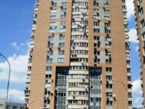 квартира за адресою Раїси Окіпної вул., 10-Б