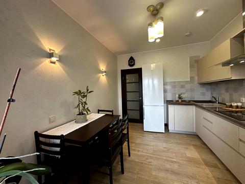 квартира за адресою Авіаконструктора Ігоря Сікорського вул. (Танкова), 4-Б