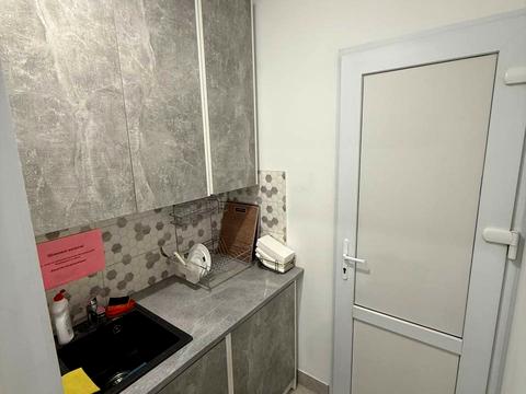 комерційна за адресою Дніпровська набережна вул., 23