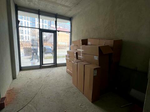 комерційна за адресою Володимира Навроцького вул., 4