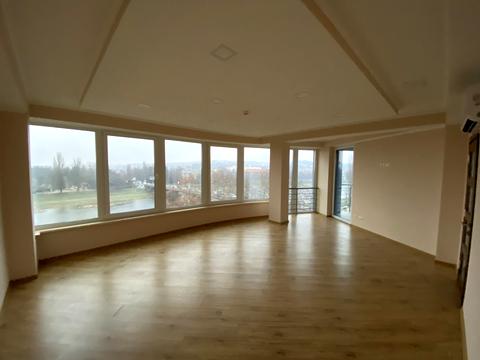 комерційна за адресою Богдана Хмельницького пл., 1