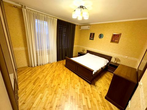 квартира за адресою Миколи Амосова вул., 4