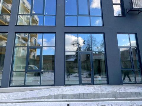 комерційна за адресою Навроцького, 4