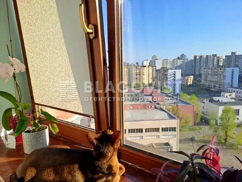 квартира за адресою Анни Ахматової вул., 13