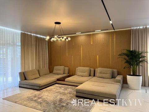 будинок за адресою Квітнева вул.