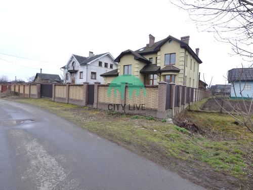будинок за адресою с. Микитинці, Черепкова, 43
