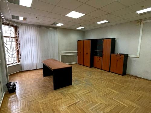 комерційна за адресою Воскресенська вул. (Леніна), 17а