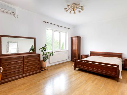 комерційна за адресою Зоряна вул., 8