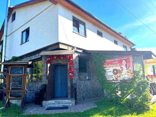 комерційна за адресою смт. Славське, Олени Степанівни, 97