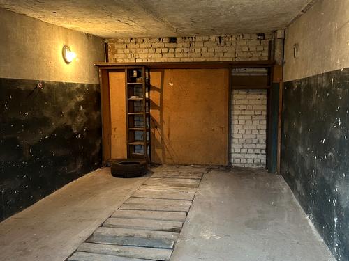 паркомісце за адресою Бережанська вул., 12-Б
