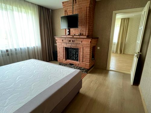 будинок за адресою с. Вишеньки, Єдності вул., 4В