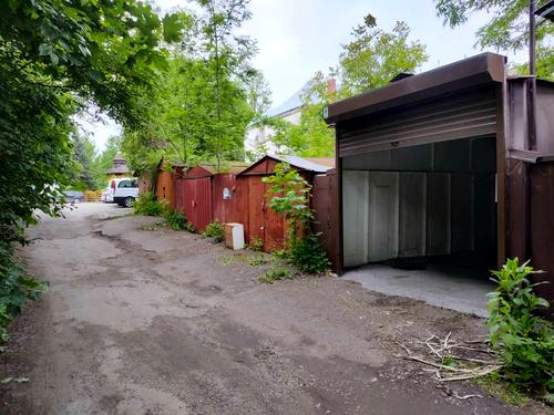 паркомісце за адресою Природна вул., 17