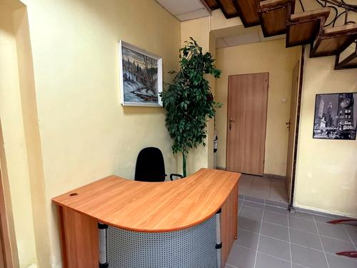 комерційна за адресою Корятовича пл., 15