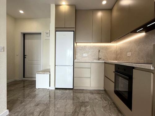 квартира за адресою Космічна вул., 5