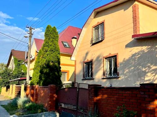 будинок за адресою с. Лютіж, Садова