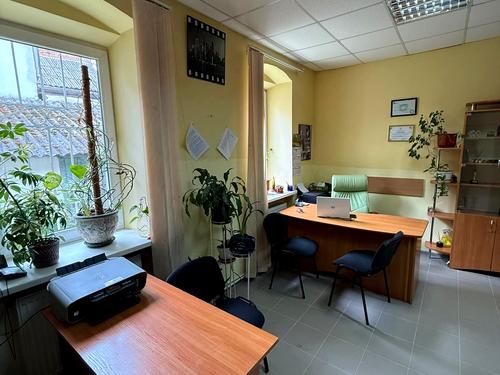 комерційна за адресою Корятовича пл., 15