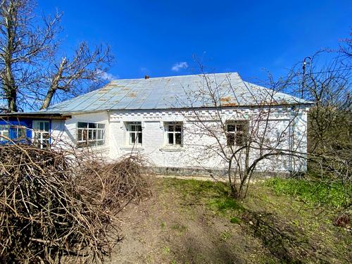 будинок за адресою с. Фесюри, Центральна