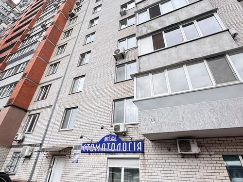 комерційна за адресою Волинська вул., 10