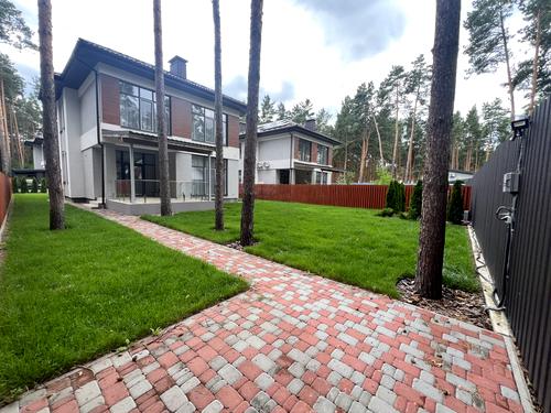 будинок за адресою Лісна