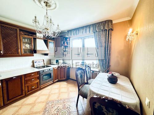 квартира за адресою Анни Ахматової вул., 28