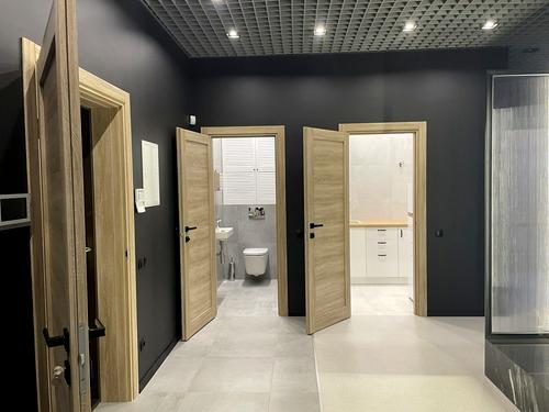 комерційна за адресою Дегтярна вул., 7