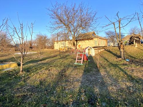 будинок за адресою с. Карлівка (Карлівка), Набережна вул.