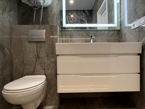 квартира за адресою Космічна вул., 5