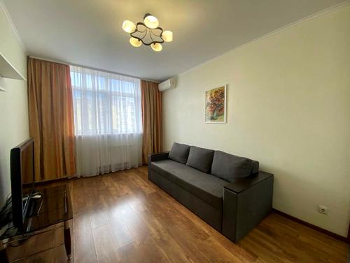 квартира за адресою Сім'ї Кульженків вул. (Петра Дегтяренка), 33