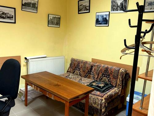 комерційна за адресою Корятовича пл., 15