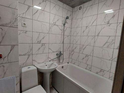 квартира за адресою Тролейбусна вул., 5
