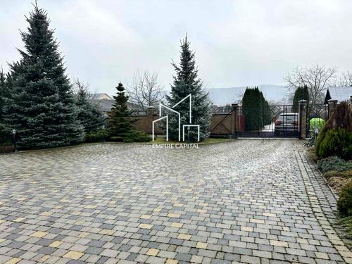 будинок за адресою Коновальця