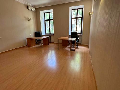комерційна за адресою Французький бульв., 11б