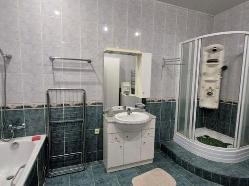 квартира за адресою Алана Шепарда вул. (Суворова), 10