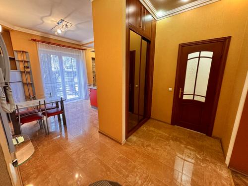 квартира за адресою Дорошенка вул., 71