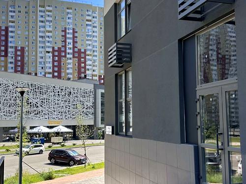 комерційна за адресою Олександра Олеся вул., 5