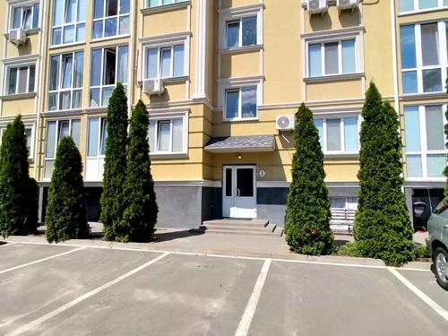 комерційна за адресою Миру вул., 9