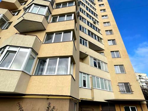 комерційна за адресою Лисеницька вул., 1