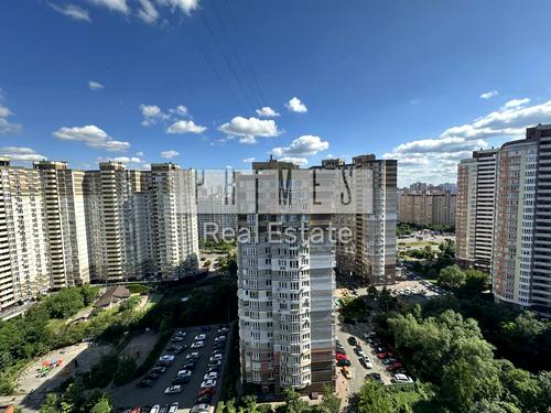 квартира за адресою Анни Ахматової вул., 28