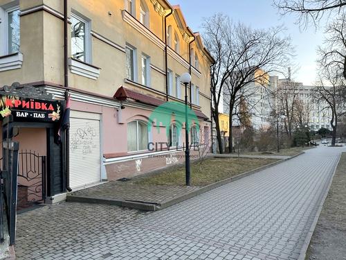 комерційна за адресою Шпитальна вул., 7