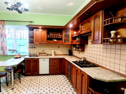 дом по адресу Шкільна ул., 9