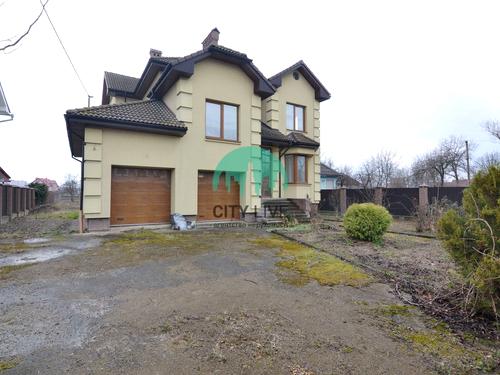 будинок за адресою с. Микитинці, Черепкова, 43