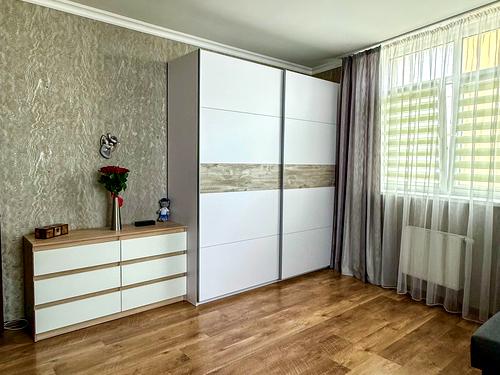 квартира за адресою Сім'ї Кульженків вул. (Петра Дегтяренка), 33