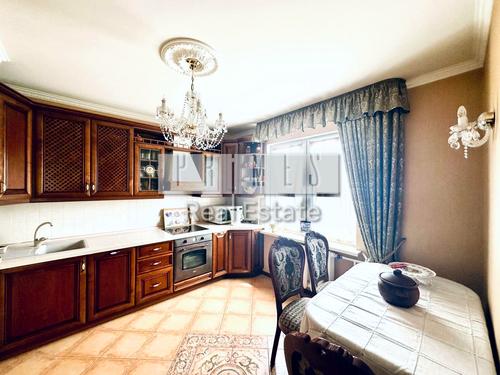 квартира за адресою Анни Ахматової вул., 28