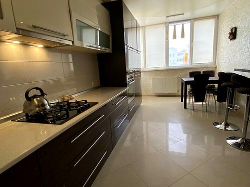 квартира за адресою Академіка Сахарова вул., 36