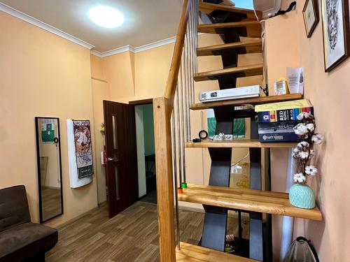 комерційна за адресою Кам'янецька вул., 43