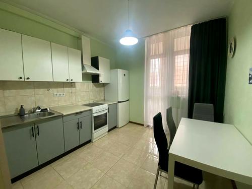 квартира за адресою Сім'ї Кульженків вул. (Петра Дегтяренка), 33