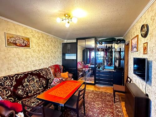 квартира за адресою Космонавтів вул., 8