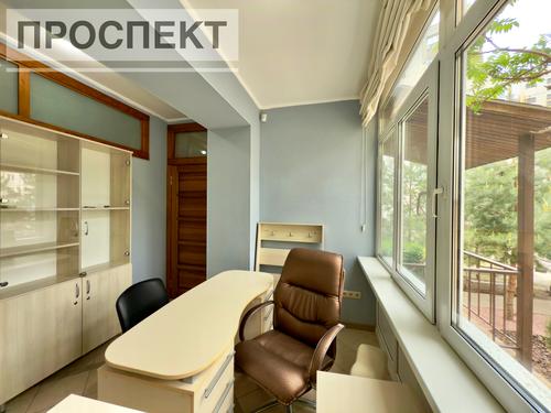 комерційна за адресою Харківська вул., 3/2